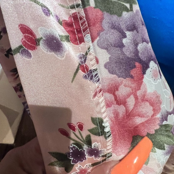 🌟NWOT! Floral Satin Kimono Robe - Picture 6 of 6